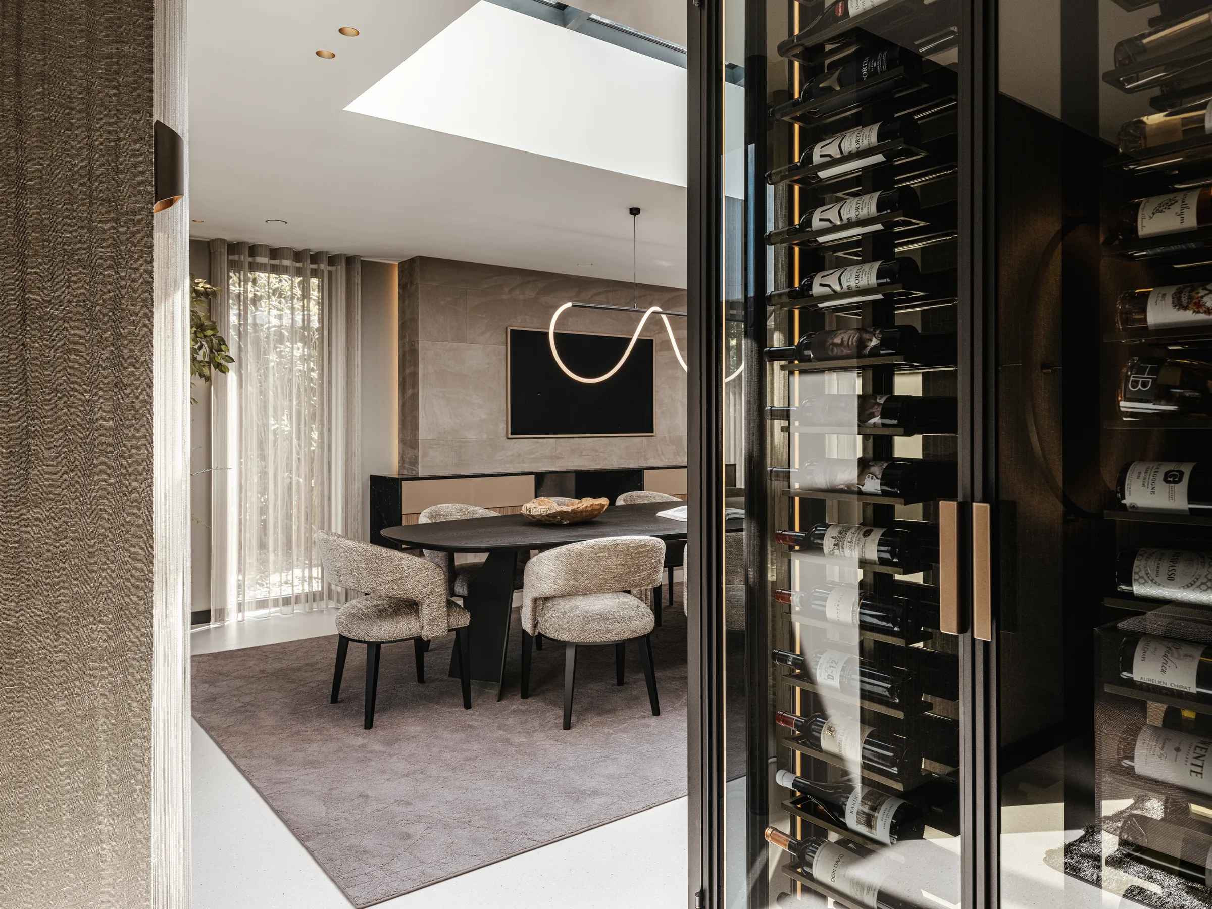 Villa VHNB wijnkast eethoek